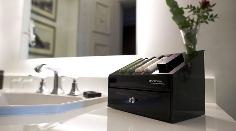 Wyndham Grand Istanbul Kalamis Marina Hotel