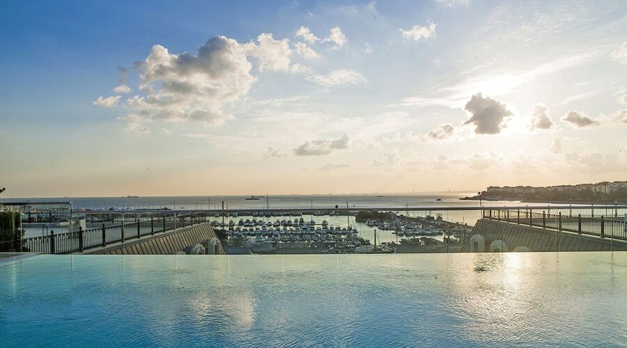 Wyndham Grand Istanbul Kalamis Marina Hotel