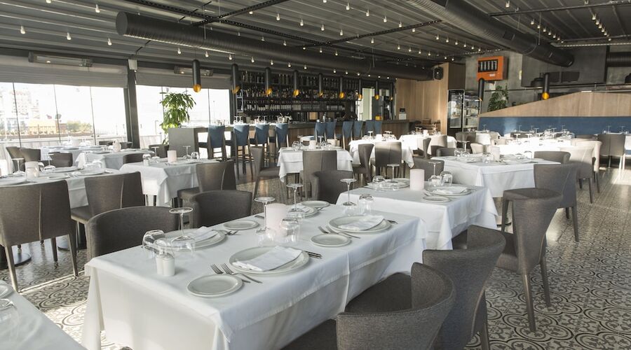 Wyndham Grand Istanbul Kalamis Marina Hotel