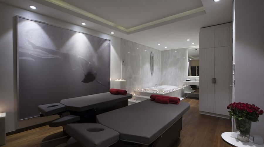 Wyndham Grand Istanbul Kalamis Marina Hotel