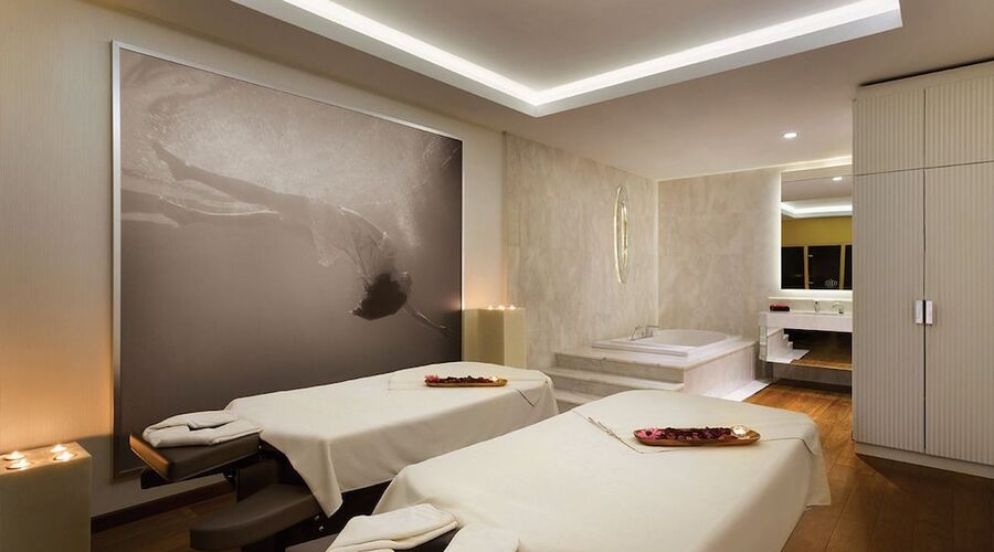 Wyndham Grand Istanbul Kalamis Marina Hotel