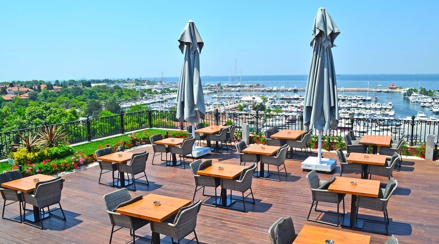 Wyndham Grand Istanbul Kalamis Marina Hotel