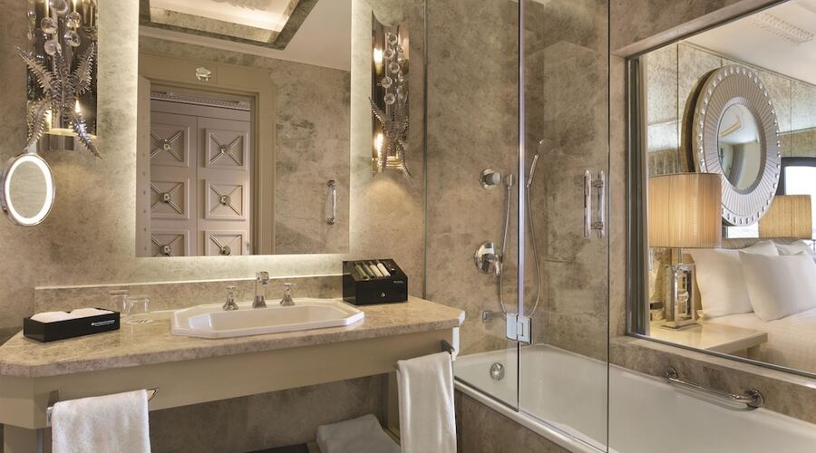 Wyndham Grand Istanbul Kalamis Marina Hotel