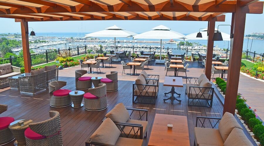 Wyndham Grand Istanbul Kalamis Marina Hotel