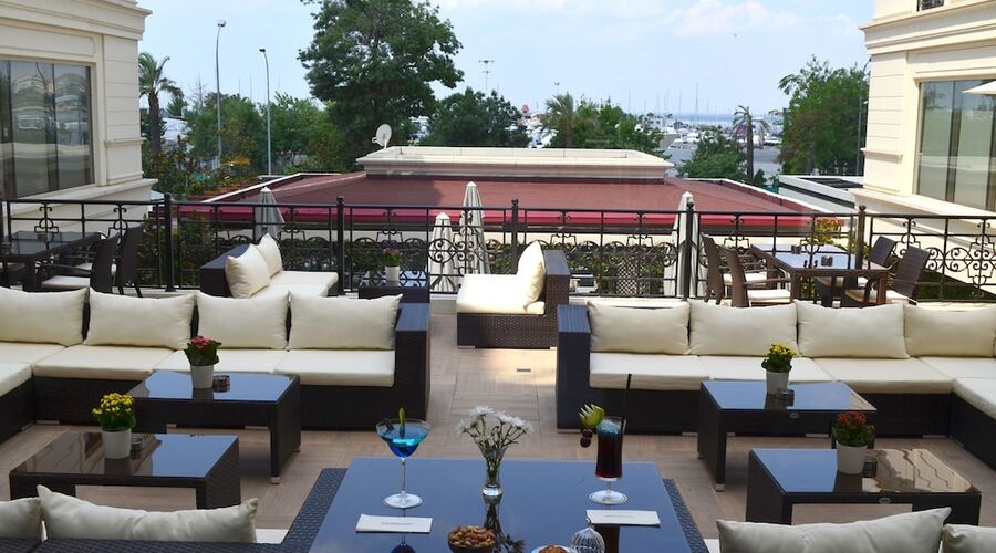 Wyndham Grand Istanbul Kalamis Marina Hotel