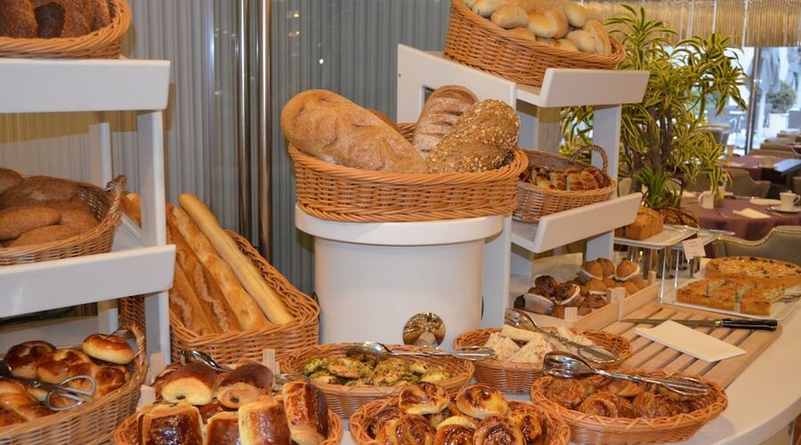 Wyndham Grand Istanbul Kalamis Marina Hotel