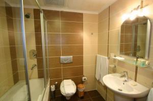 Melia Colbert Boutique