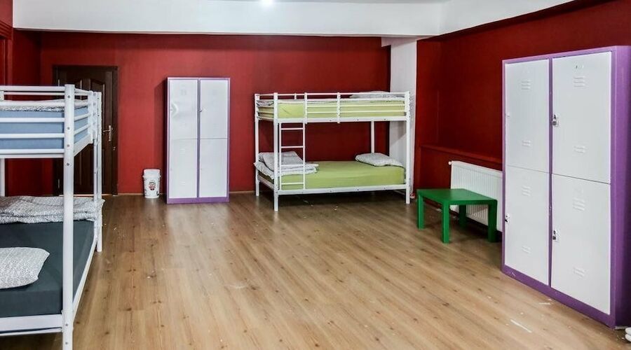 Van Backpackers Hostel