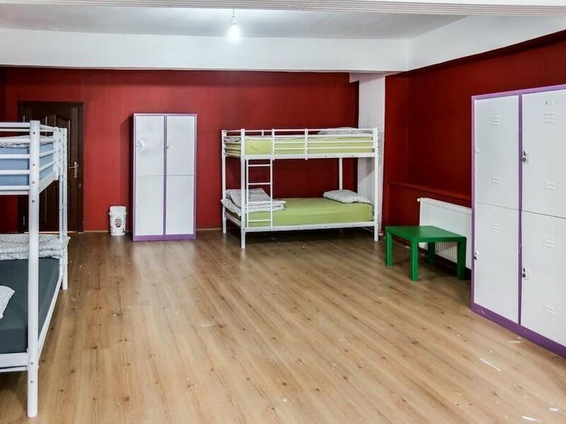 Van Backpackers Hostel