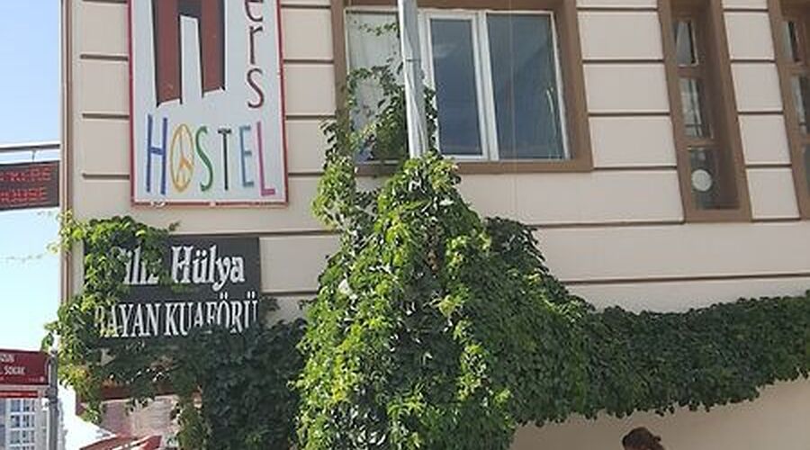 Van Backpackers Hostel