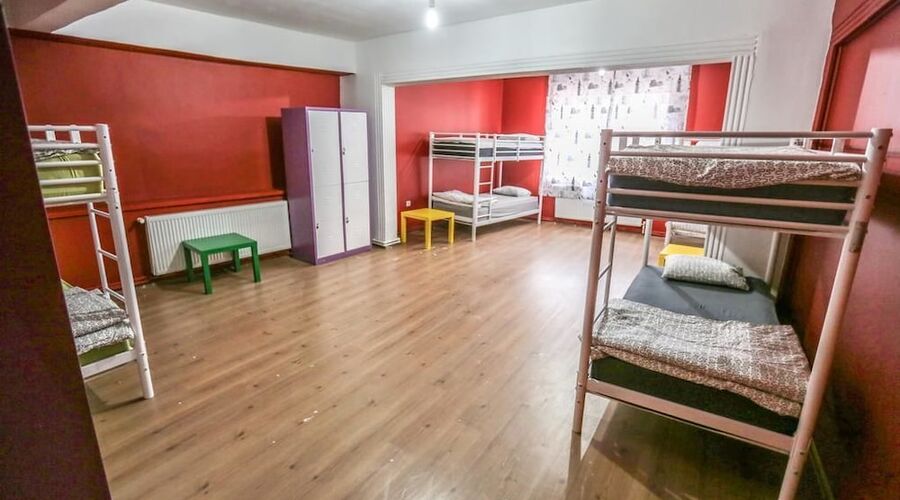 Van Backpackers Hostel