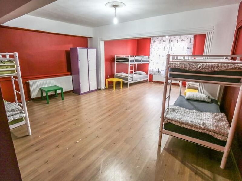 Van Backpackers Hostel