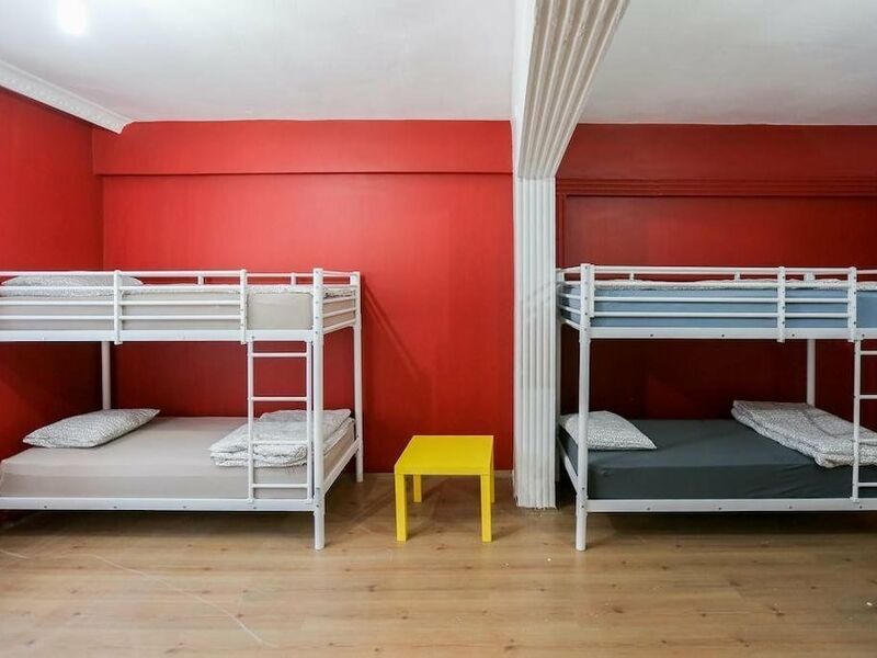 Van Backpackers Hostel