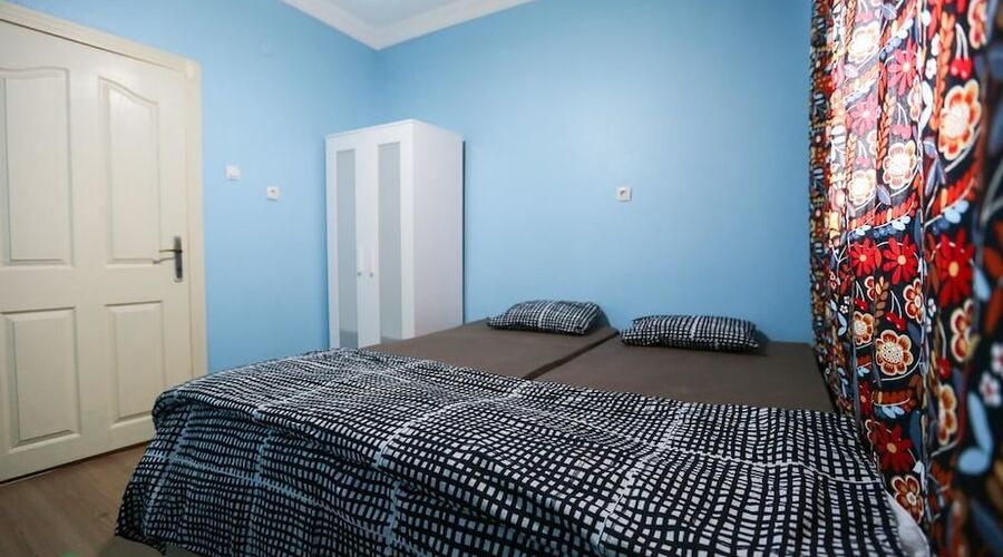 Van Backpackers Hostel