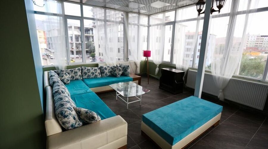 Van Backpackers Hostel