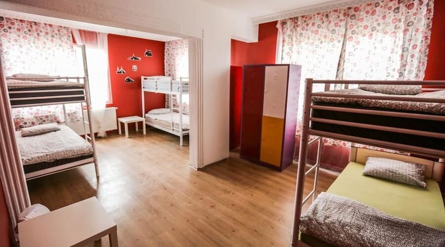 Van Backpackers Hostel