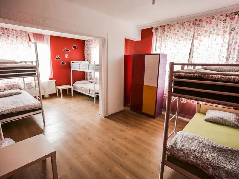 Van Backpackers Hostel