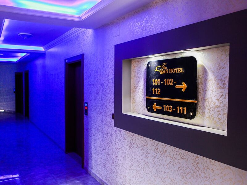 Van Hotel