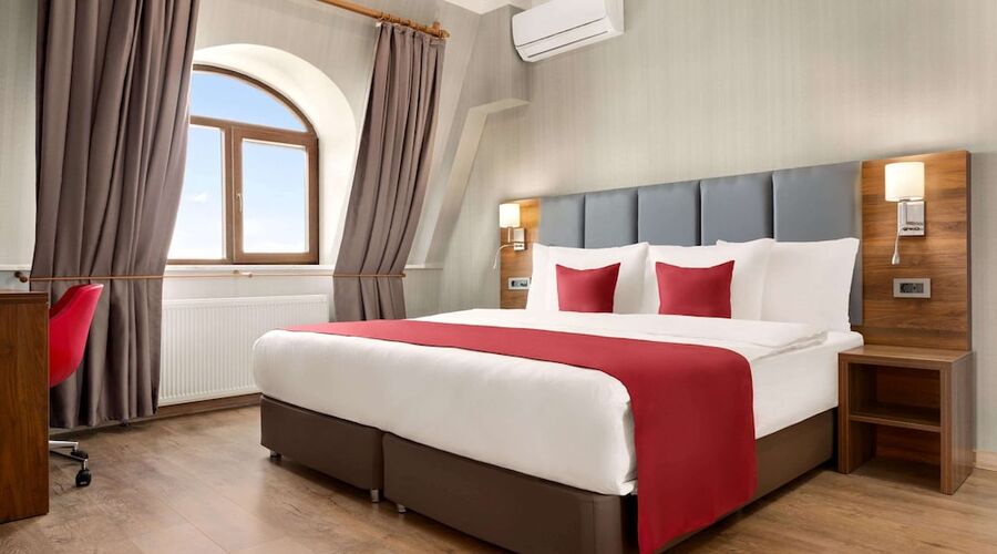 Ramada by Wyndham Van