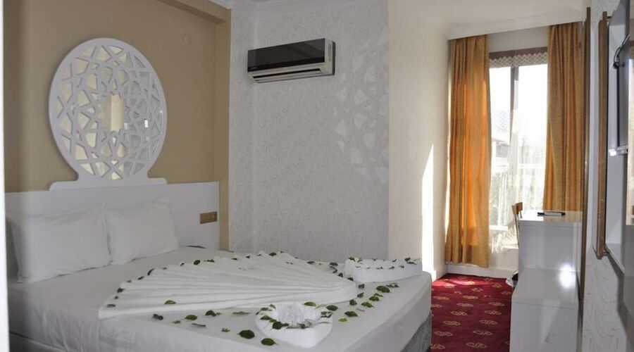 Ugur Hotel