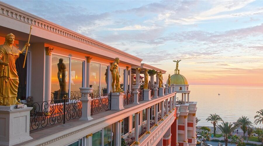 ANTIQUE ROMAN PALACE