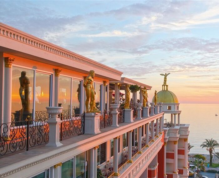 ANTIQUE ROMAN PALACE