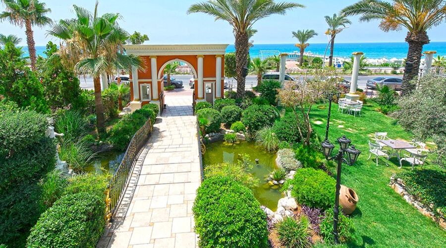 ANTIQUE ROMAN PALACE