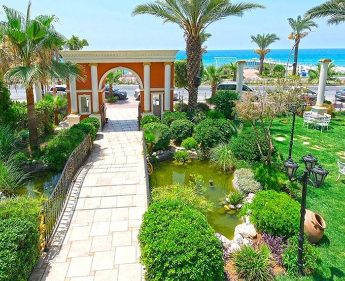 ANTIQUE ROMAN PALACE