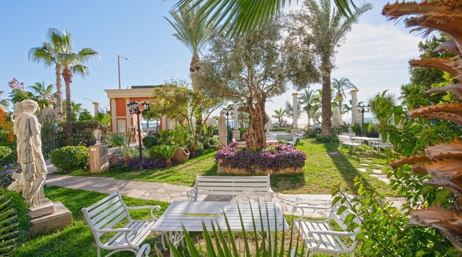 ANTIQUE ROMAN PALACE