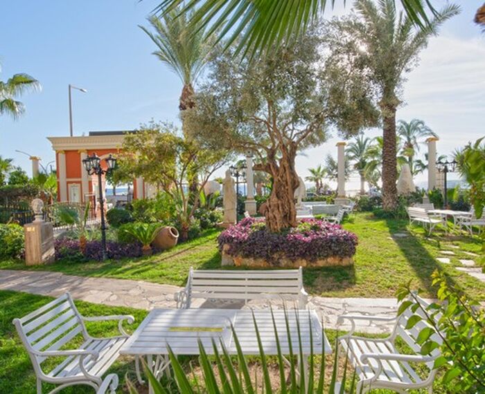 ANTIQUE ROMAN PALACE