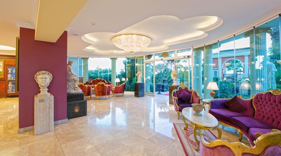 ANTIQUE ROMAN PALACE