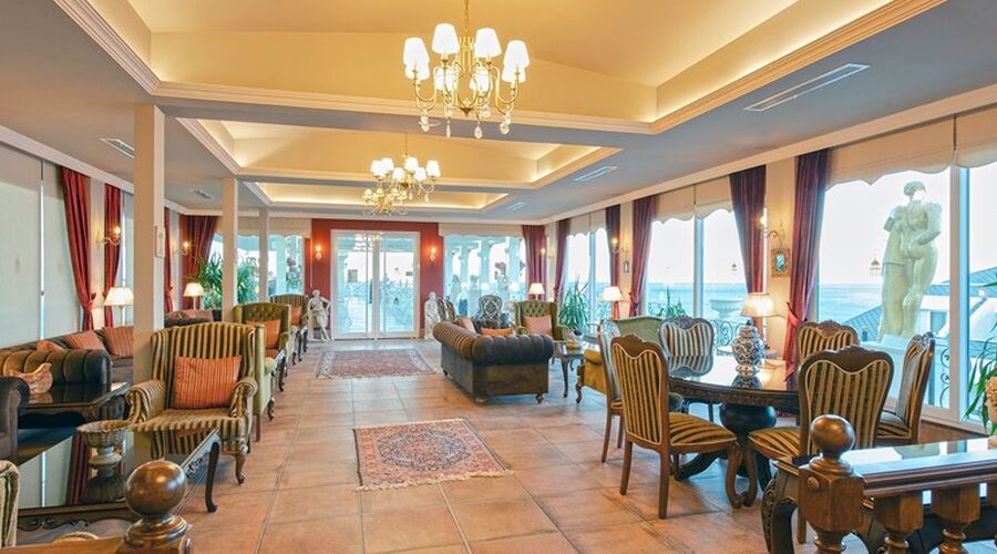 ANTIQUE ROMAN PALACE