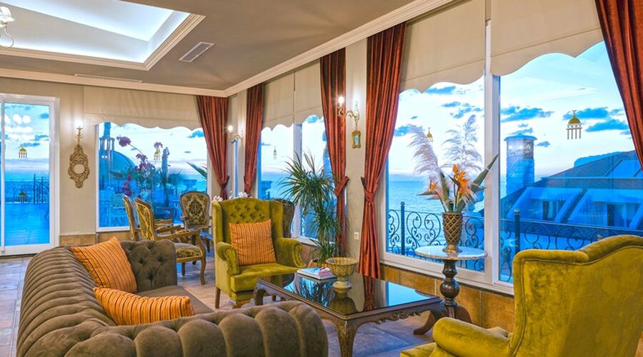 ANTIQUE ROMAN PALACE