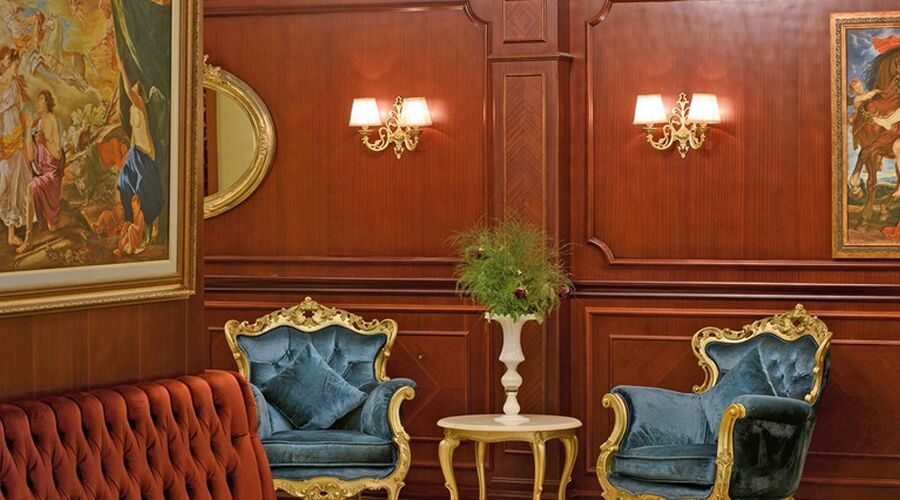 ANTIQUE ROMAN PALACE