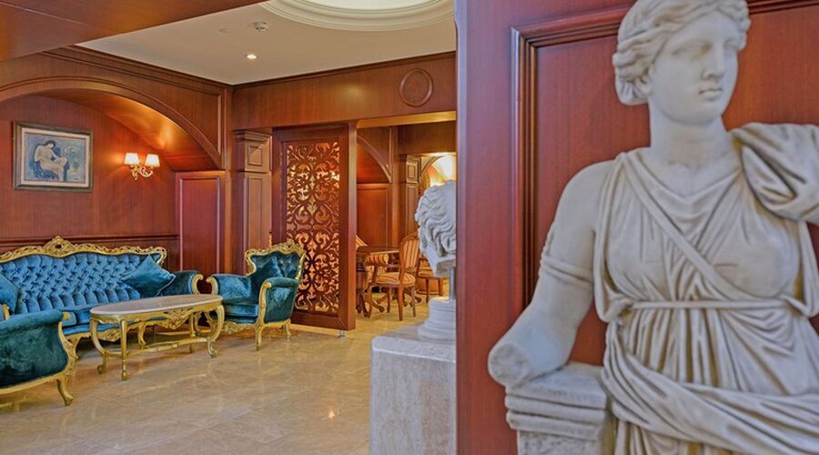 ANTIQUE ROMAN PALACE