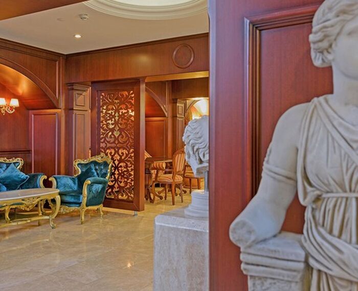 ANTIQUE ROMAN PALACE