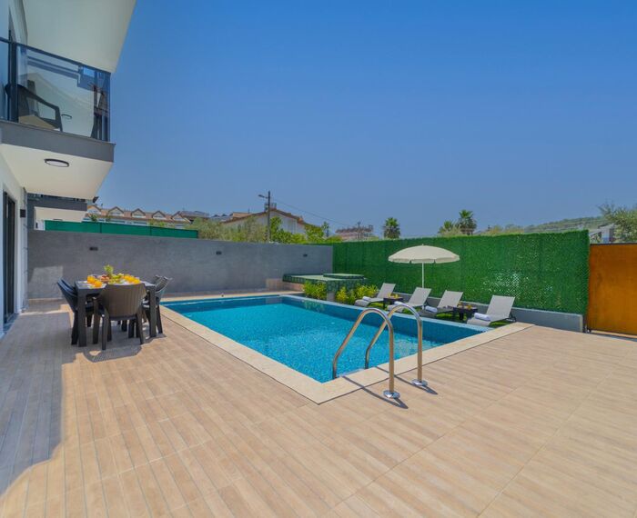 ADONiS HOTEL