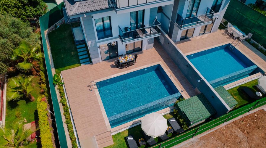 ADONiS HOTEL