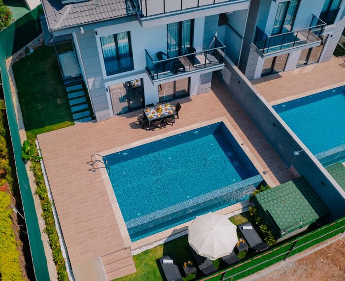 ADONiS HOTEL