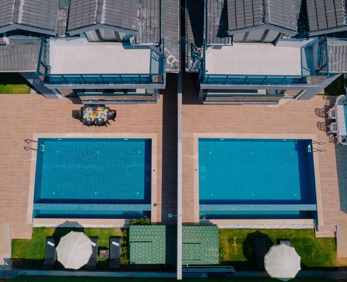 ADONiS HOTEL