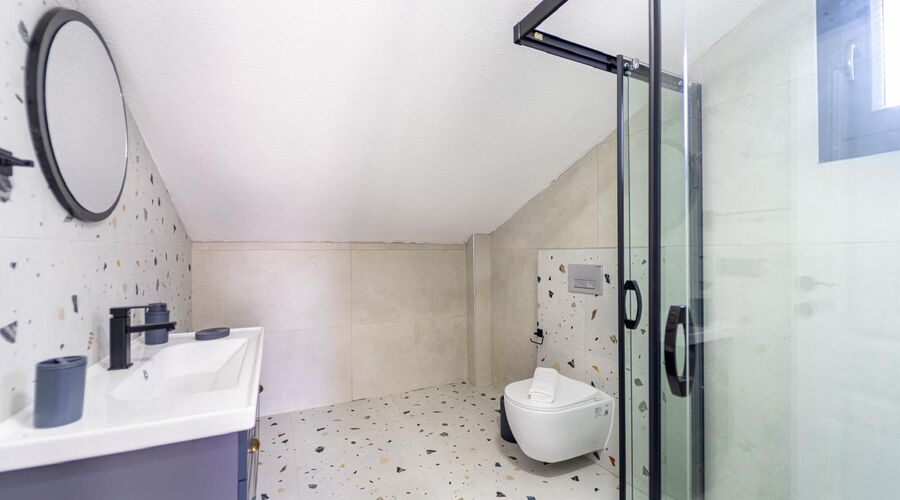 ADONiS HOTEL