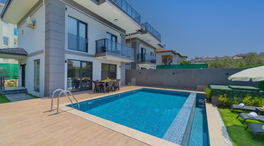 ADONiS HOTEL