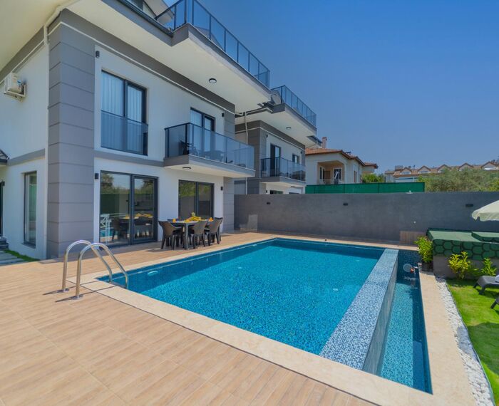 ADONiS HOTEL