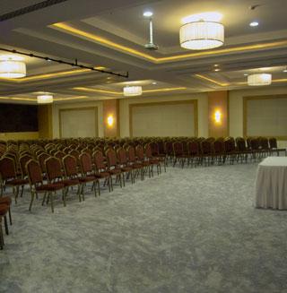 THE MAXIM RESORT HOTEL